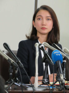 伊藤詩織,破産